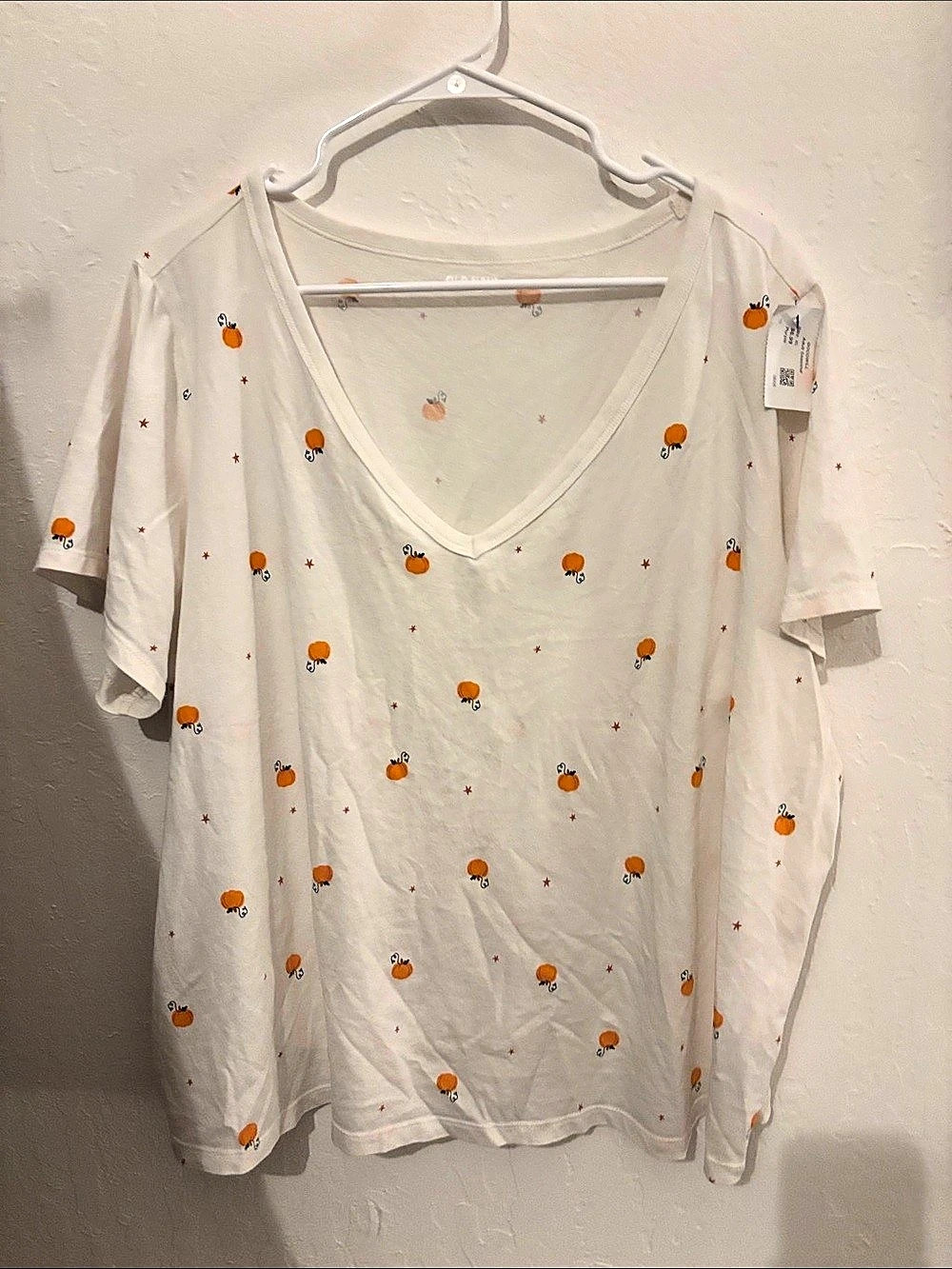 Old Navy  Pumpkin Print T-Shirt V-Neck